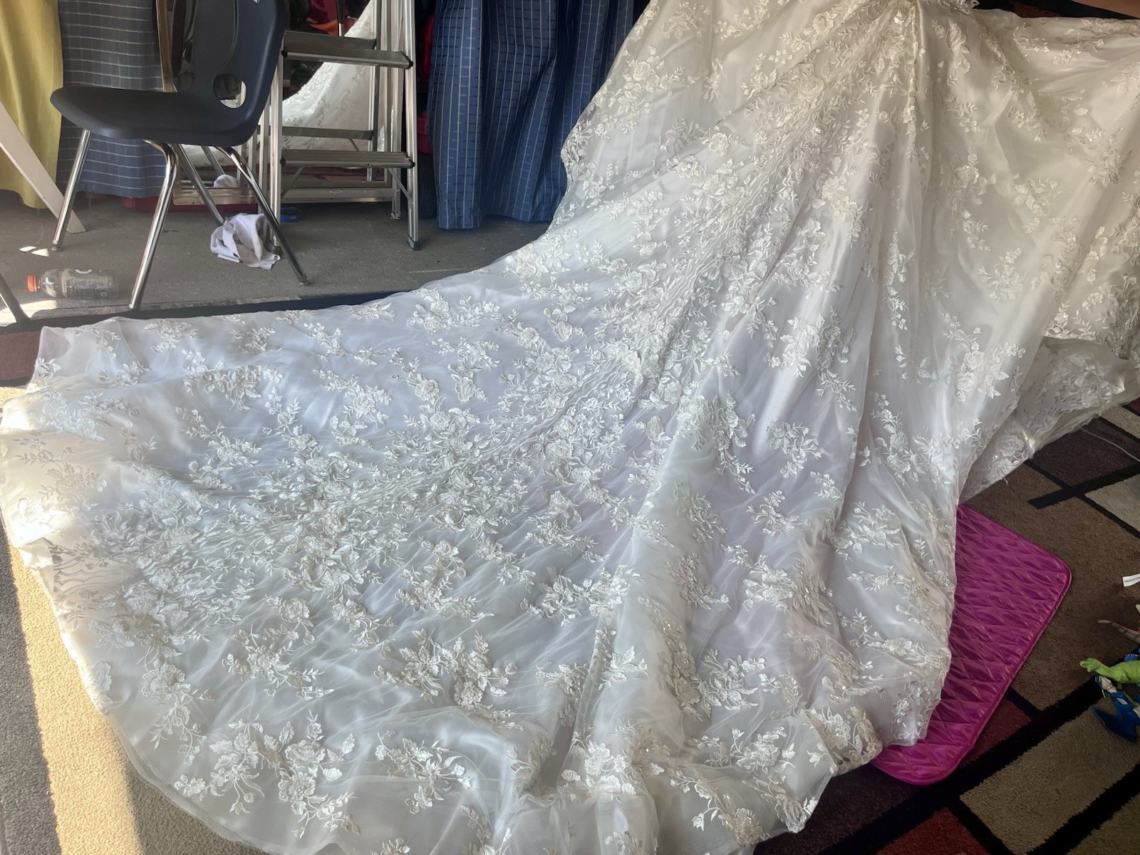 White Lace Embroidered Ball Gown/Duchess Wedding Dress with Train