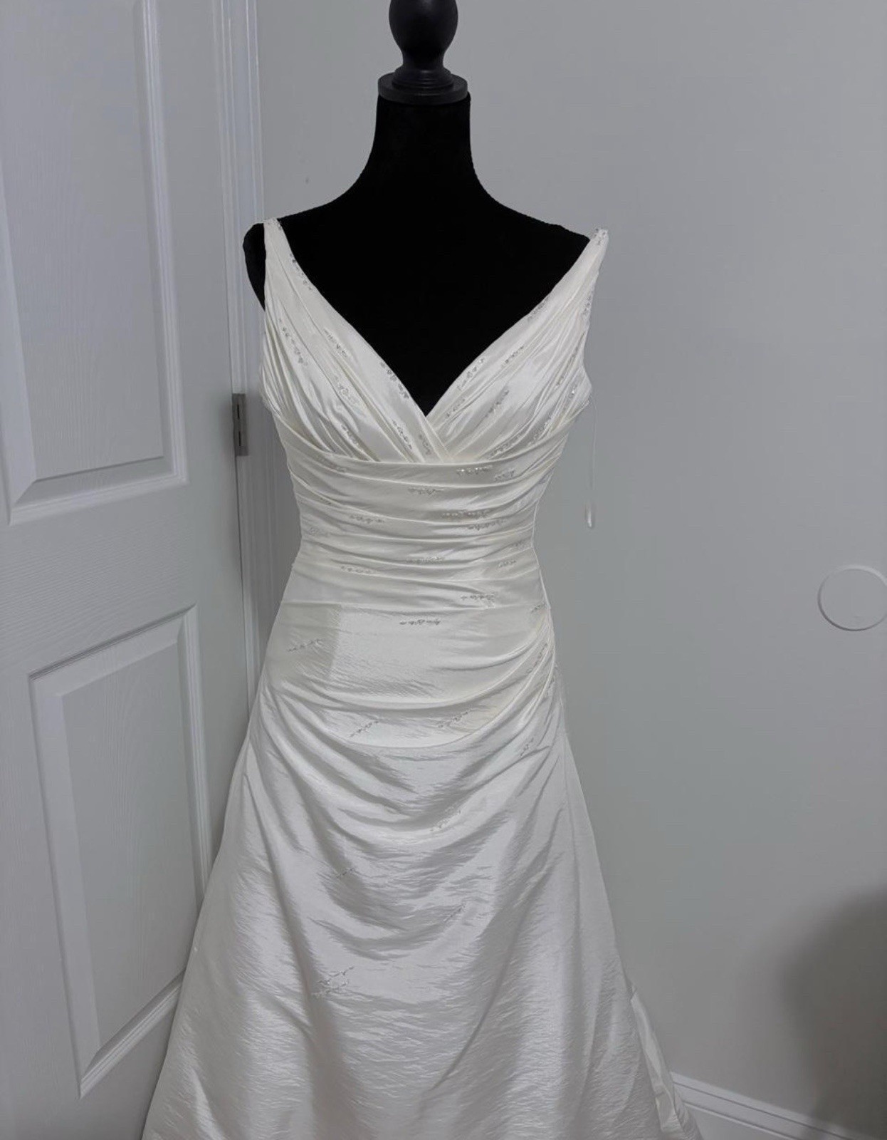Casablanca Bridal Ivory Satin A-Line V-Neck Sleeveless Beaded Dress Sz 4 1831