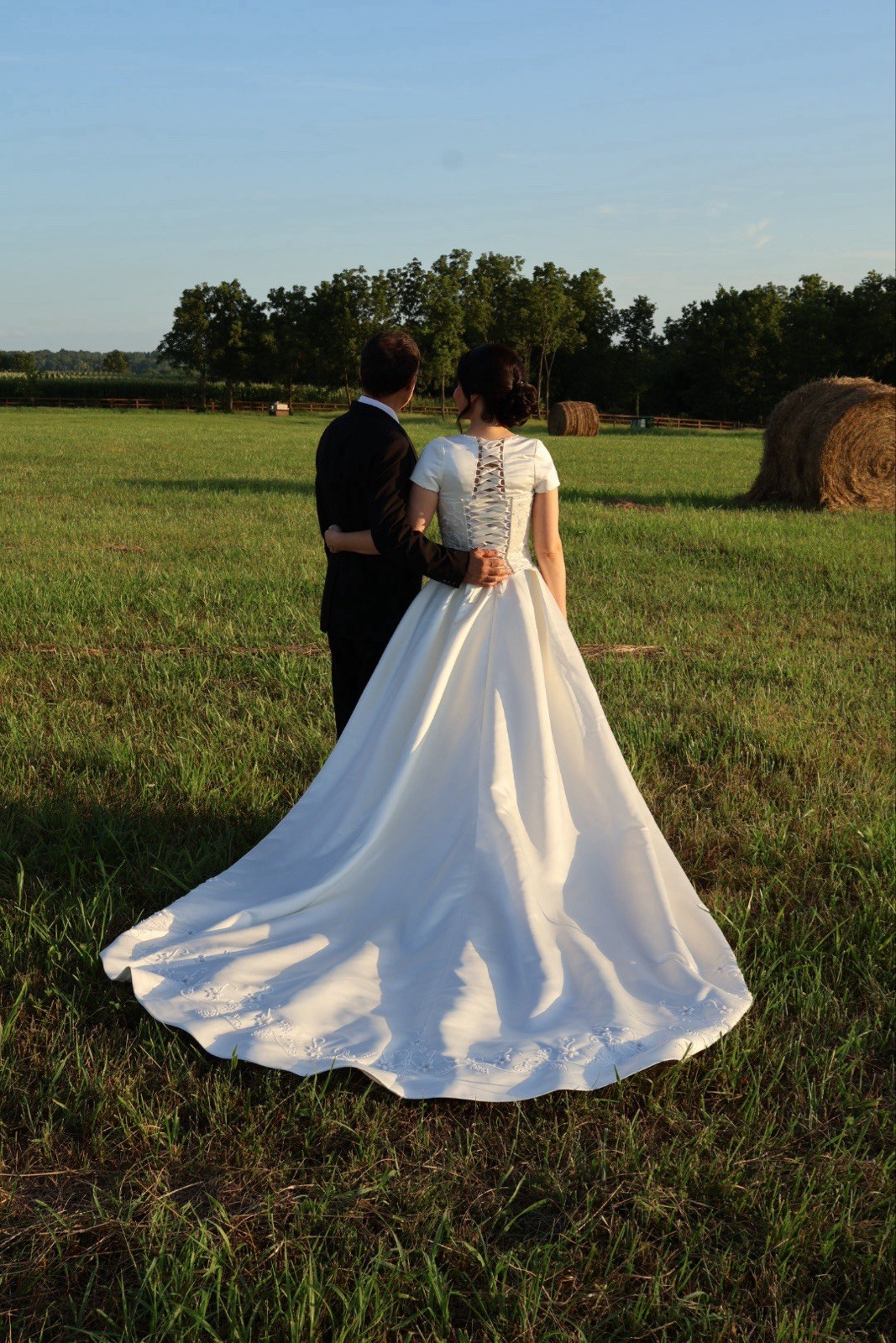 Bonny White Ball Gown Wedding Dress Size 6 Full-Length Corset Back Short Sleeve