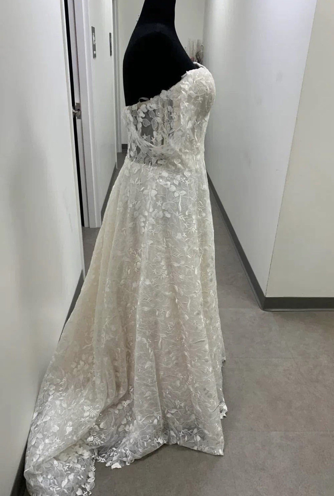 Casablanca Bridal “Addilyn” Wedding Dress – Street Size 20 Label Size US 28