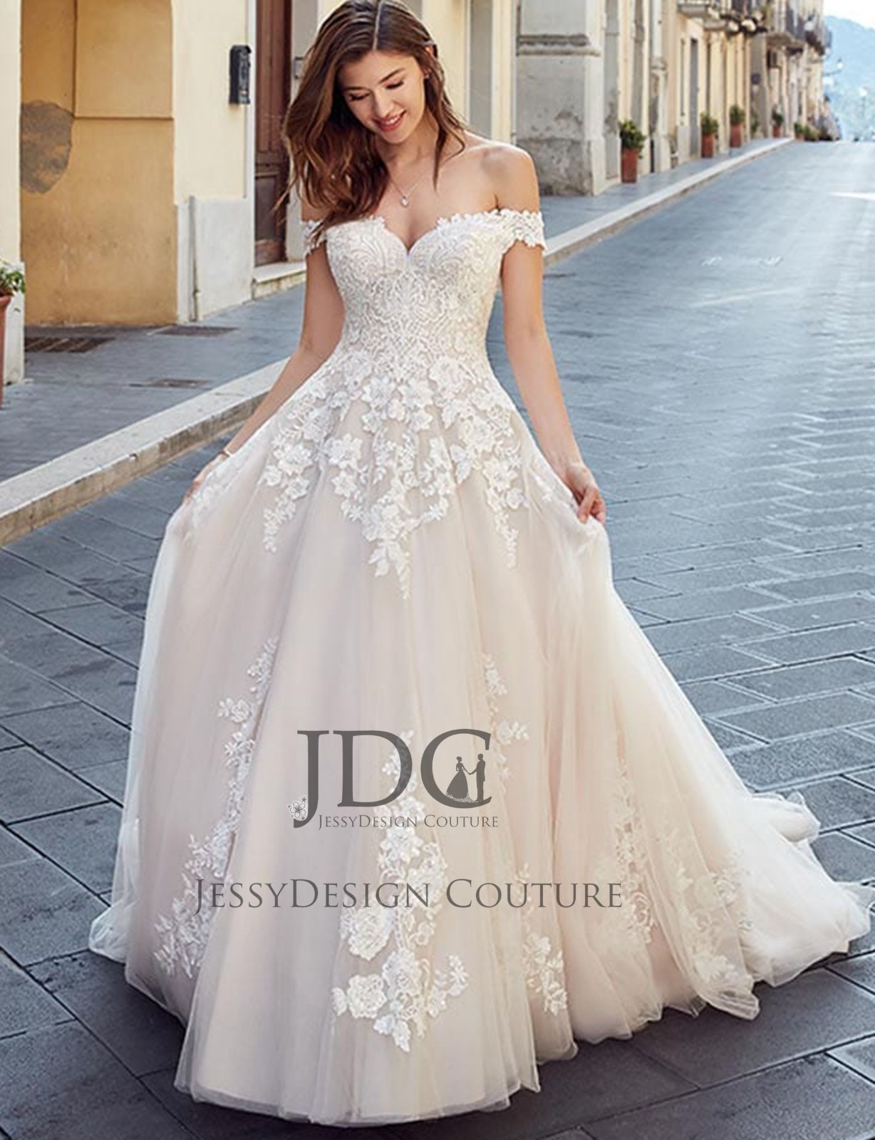 Top quality strappy wedding dress wedding dress 32-60 beads to measure ivory buttons