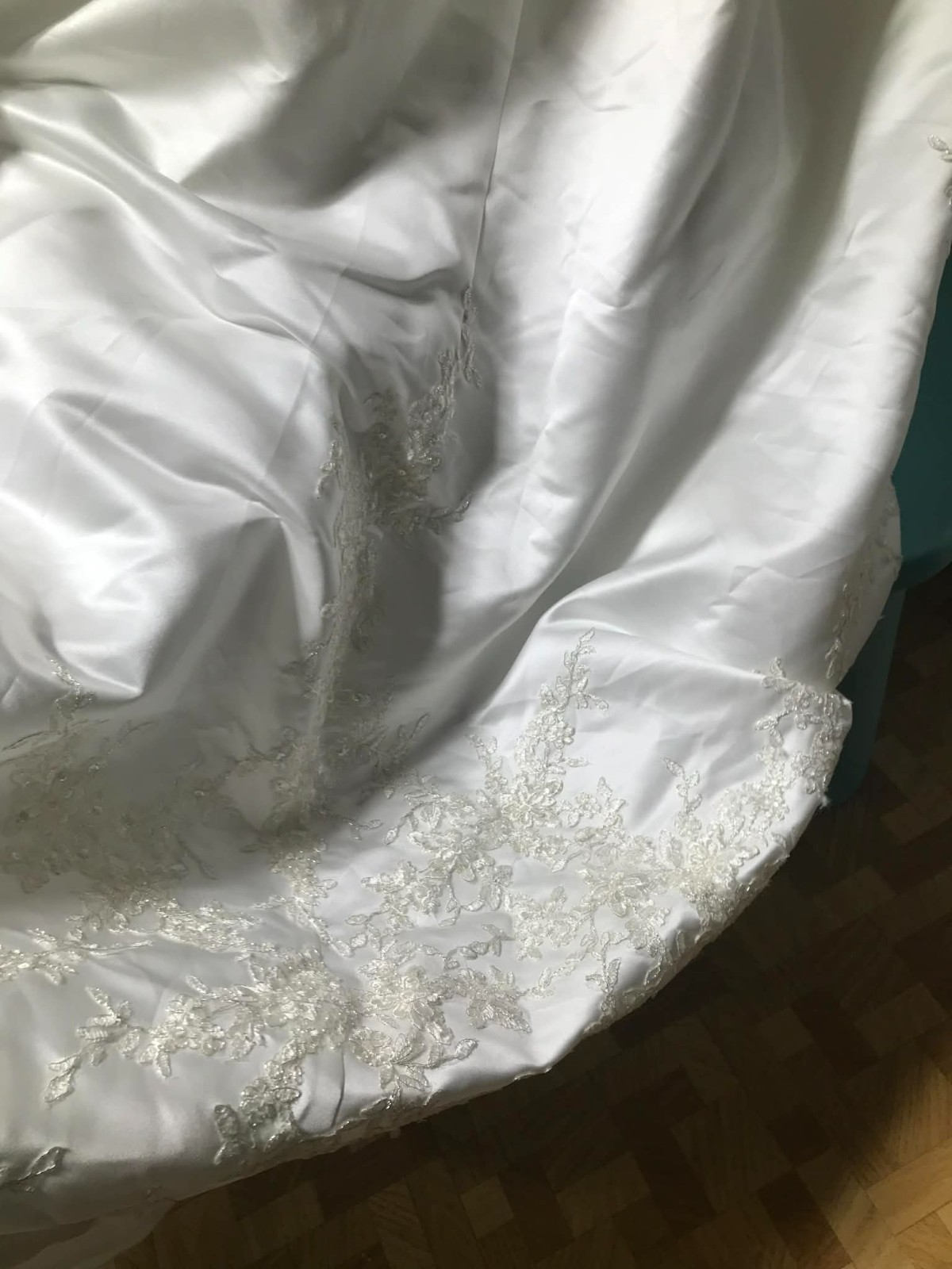 Oleg Cassini wedding dress size 14 never worn, unaltered satin w/lace applique