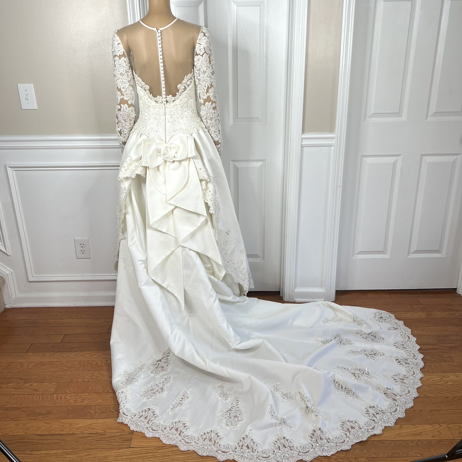 Oleg Cassini Wedding Dress Size 8 Off White Beaded Bodice Long Sleeves Trumpet
