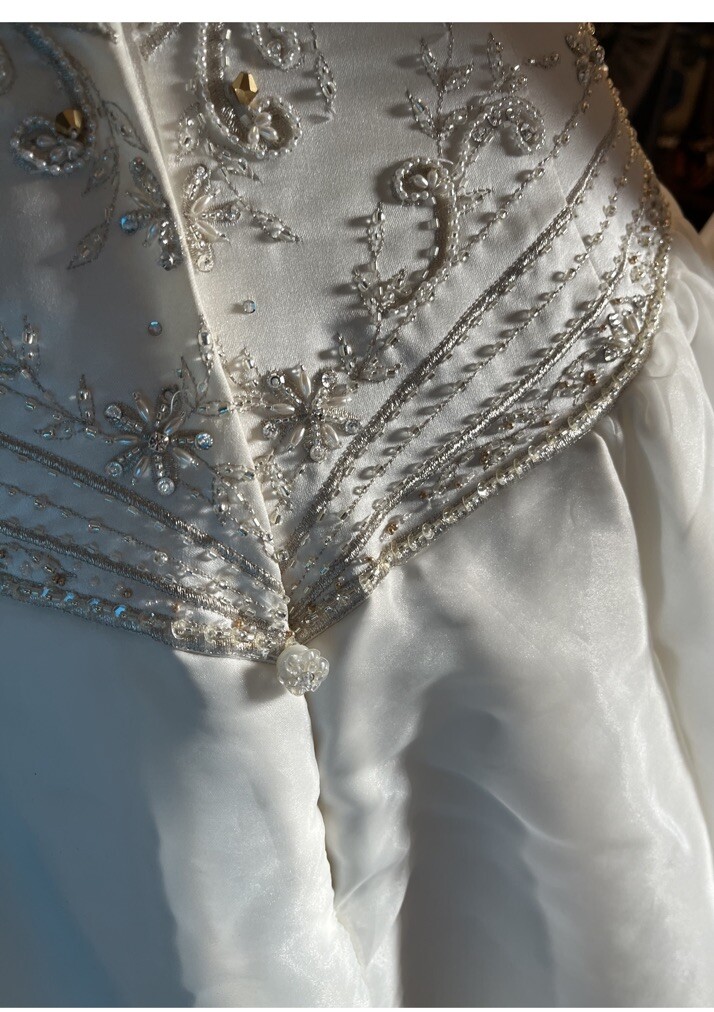 Gorgeous Off-White/Ivory Strapless Wedding Dress with Veil sz 6