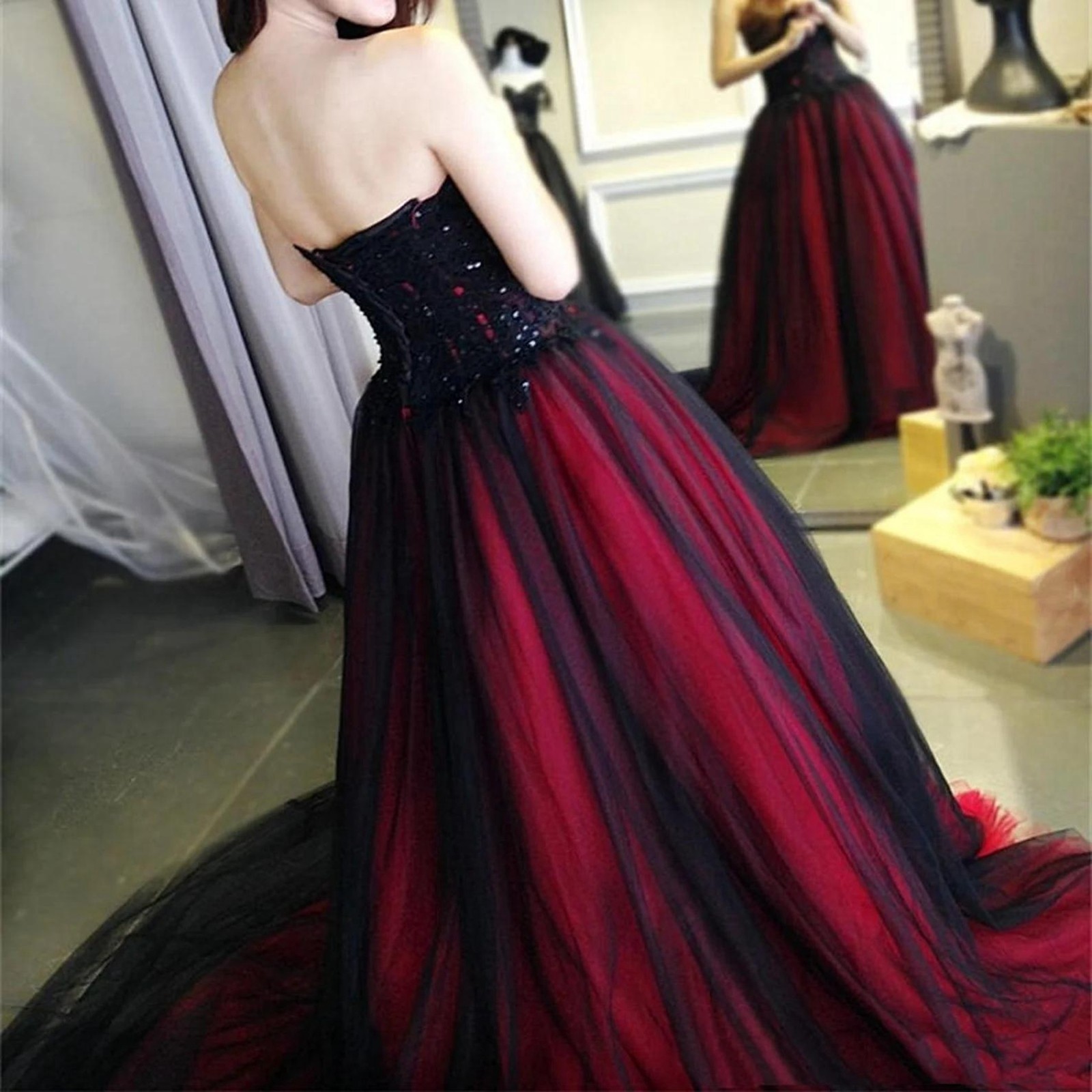 Gorgeous wedding dress wedding dress burgundy black 32-60 lace-up bridal fashion