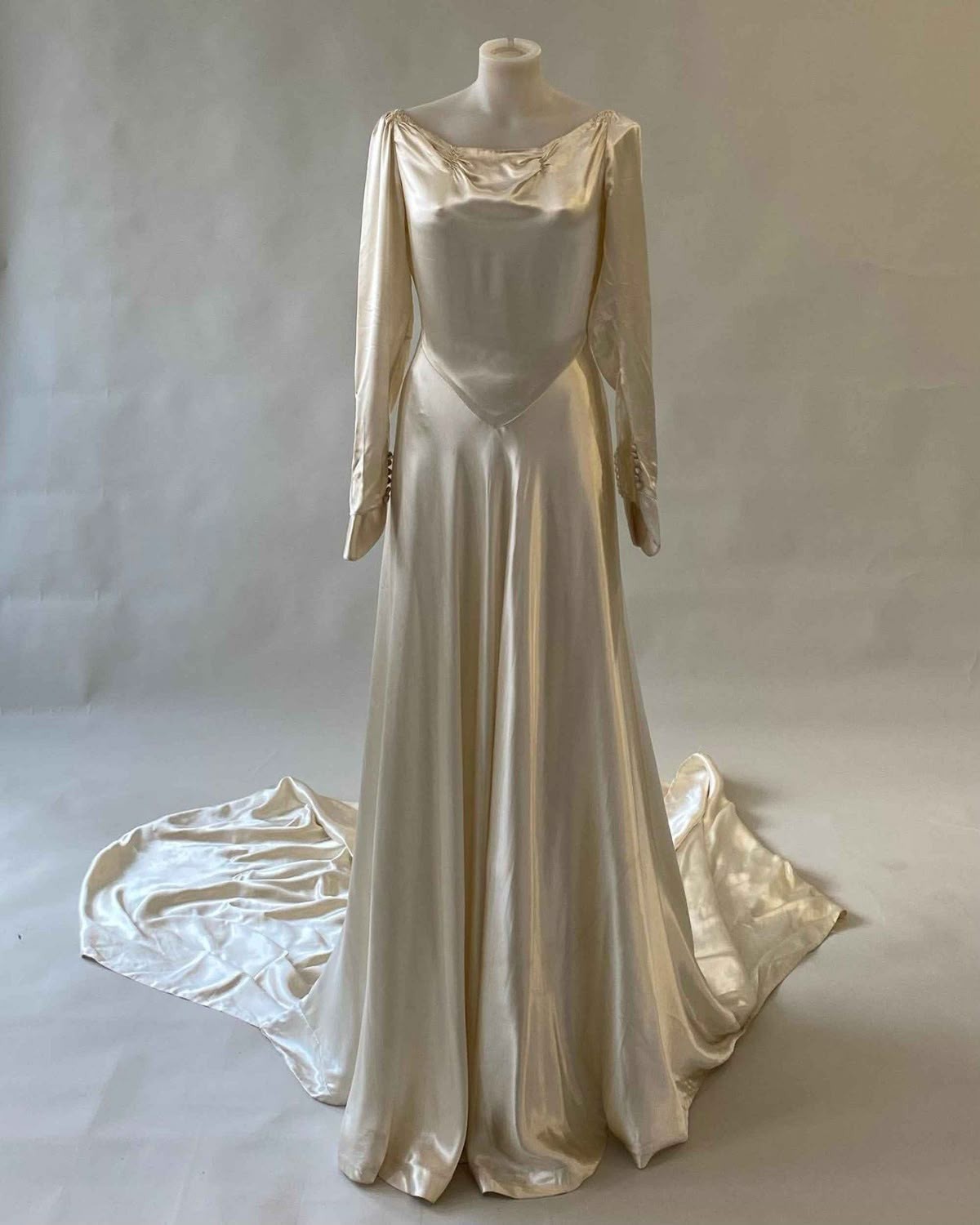 Champagne Silk Satin Wedding Dresses Long Sleeves Sweep Train A Line Bridal Gown