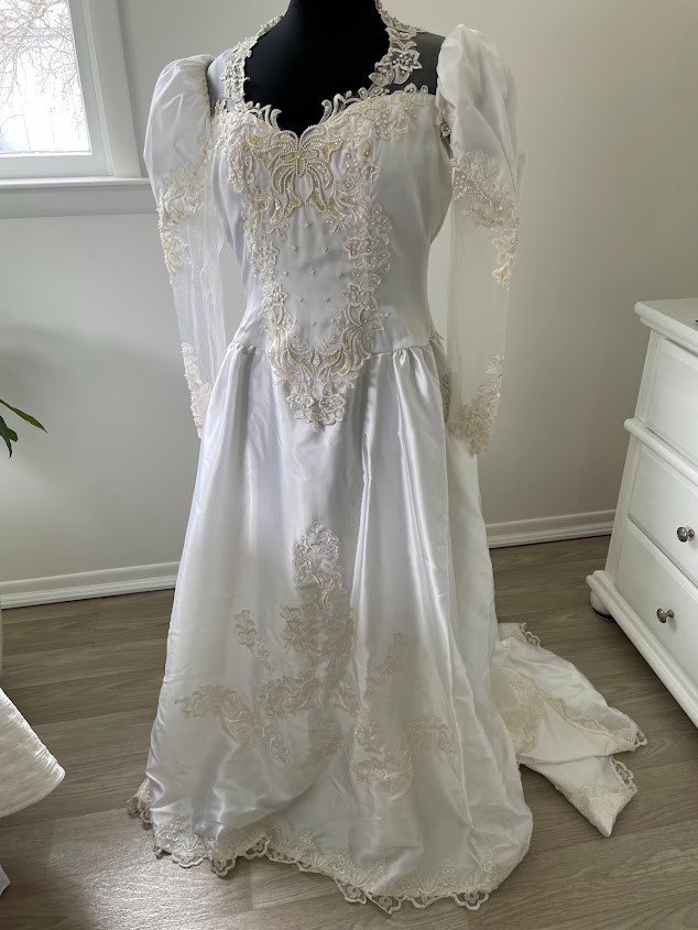 Vtg Victorian Wedding Dress WHITE BEADS BUTTONS Long Train Princess Regency
