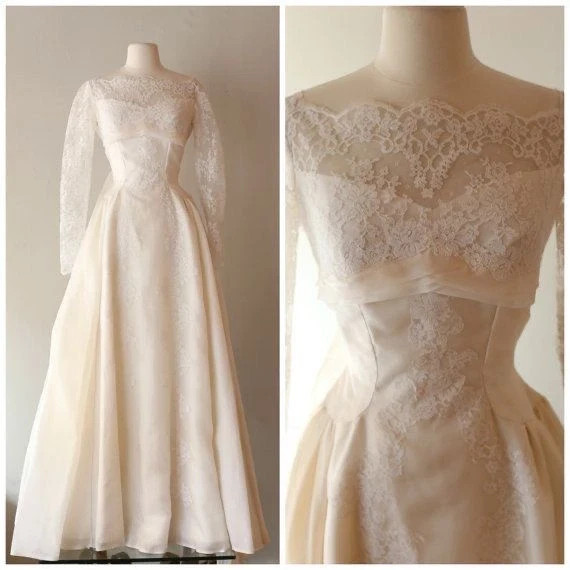 Light Champagne Wedding Dresses Vintage Long Sleeve Lace Applique Bridal Gowns