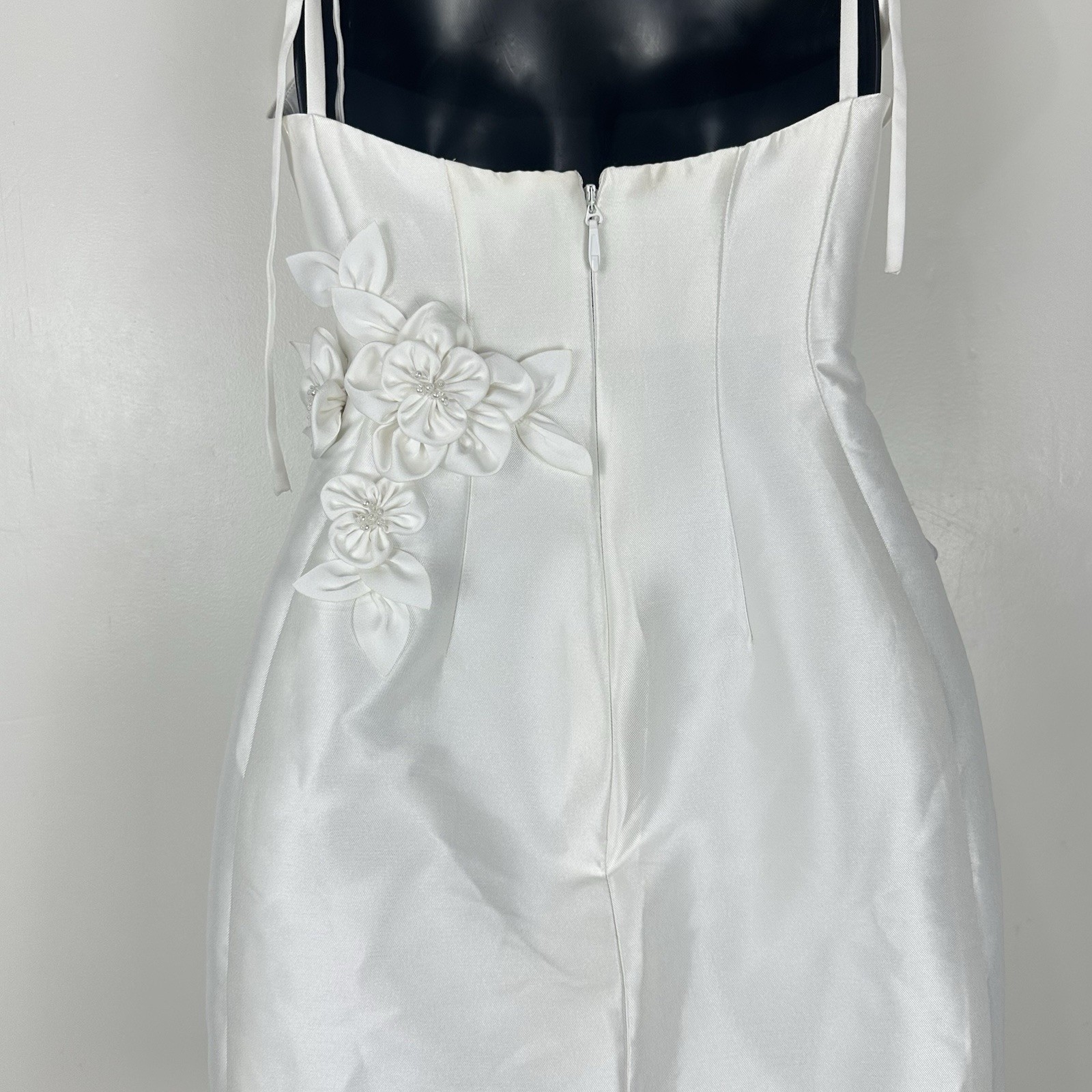 AZAZIE Eva NWT White 3D Floral Mini Dress 0 Bridal Rehearsal Dinner Modern Bride