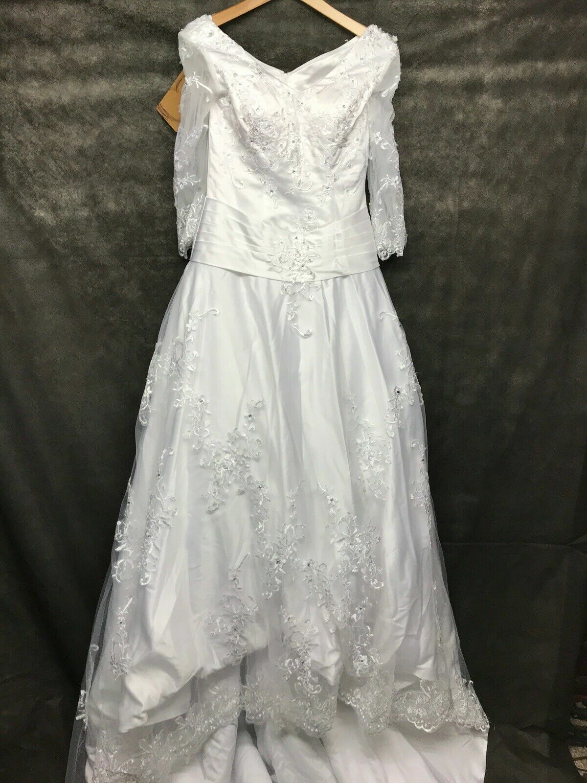 JJ’s House Train Tulle Wedding Dress V Neck 3/4 Sleeve White Ball-Gown Size 10 –