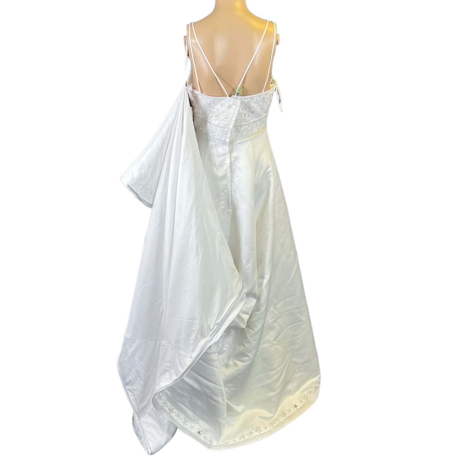 Signature Bridal Gown Sz 10 White Beaded Wedding Dress A Line Train Sleeveless