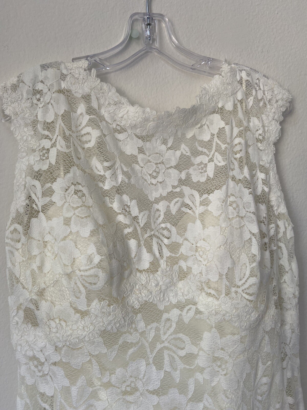 Essence of Australia D2009 Wedding Dress Lace High Neck Low Back Lace Stretch 14