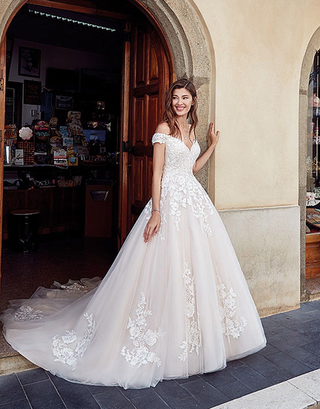 Top quality strappy wedding dress wedding dress 32-60 beads to measure ivory buttons