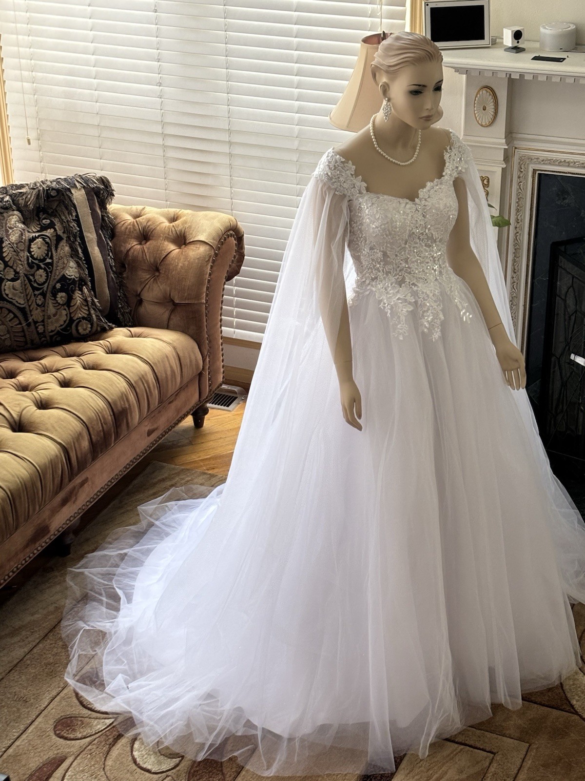 Unbranded Wedding Gown Size 12-16 White Wedding Gown With Cape Sleeves.