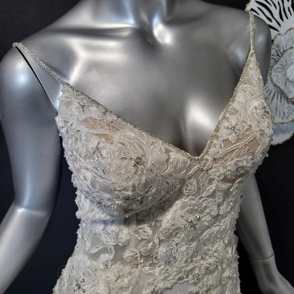 NWT~$1699~JOVANI~2/4~IVORY EMBELLISHED LACE FIT & FLARE WEDDING DRESS GOWN