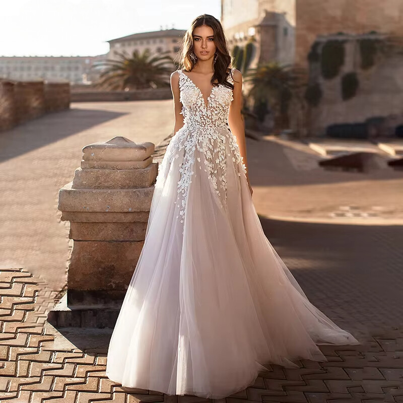 Boho A-Line Wedding Dresses V-Neck Sleeveless Lace Appliques Beach Bridal Gowns