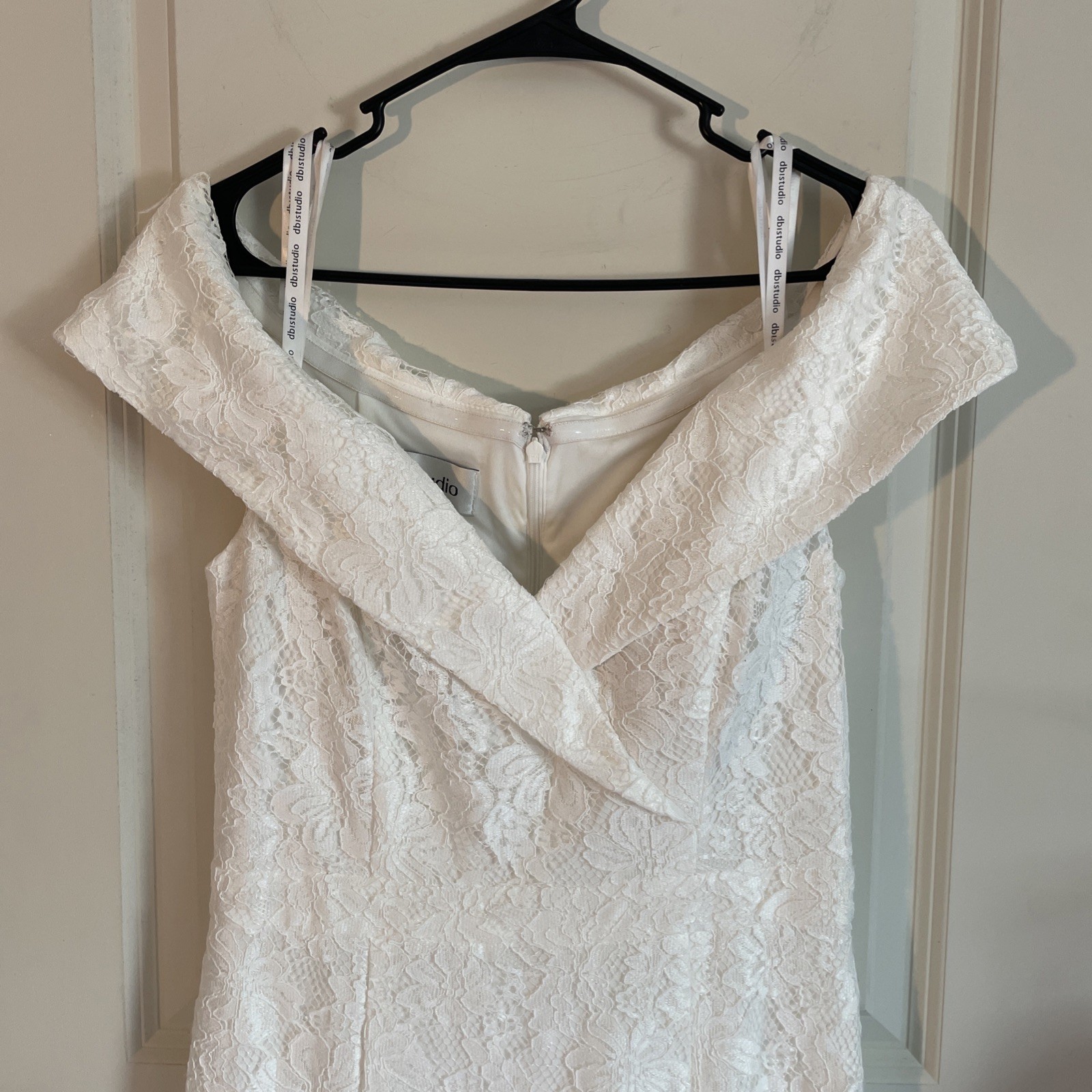 David’s Bridal White Bardot Neckline Lace Wedding Gown Women’s Size 10