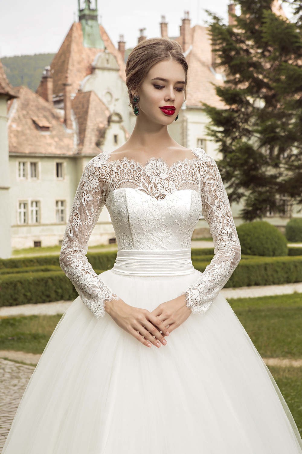 Long Sleeve Ball Gown Wedding Dresses Lace Applique Tulle BridalGown Custom Size
