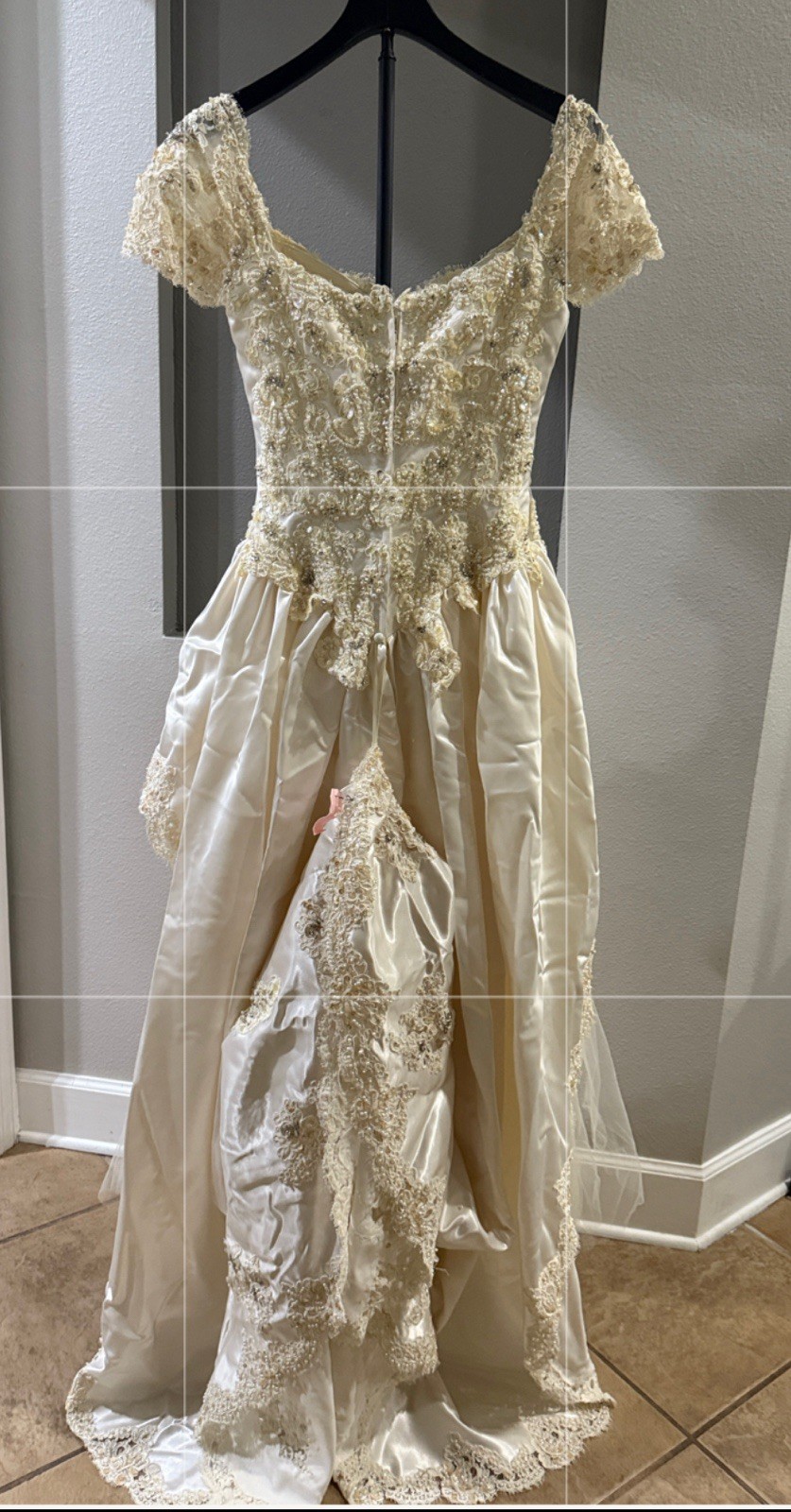 Vintage Venus light champagne Off-the-Shoulder Lace Appliqué wedding dress Dress