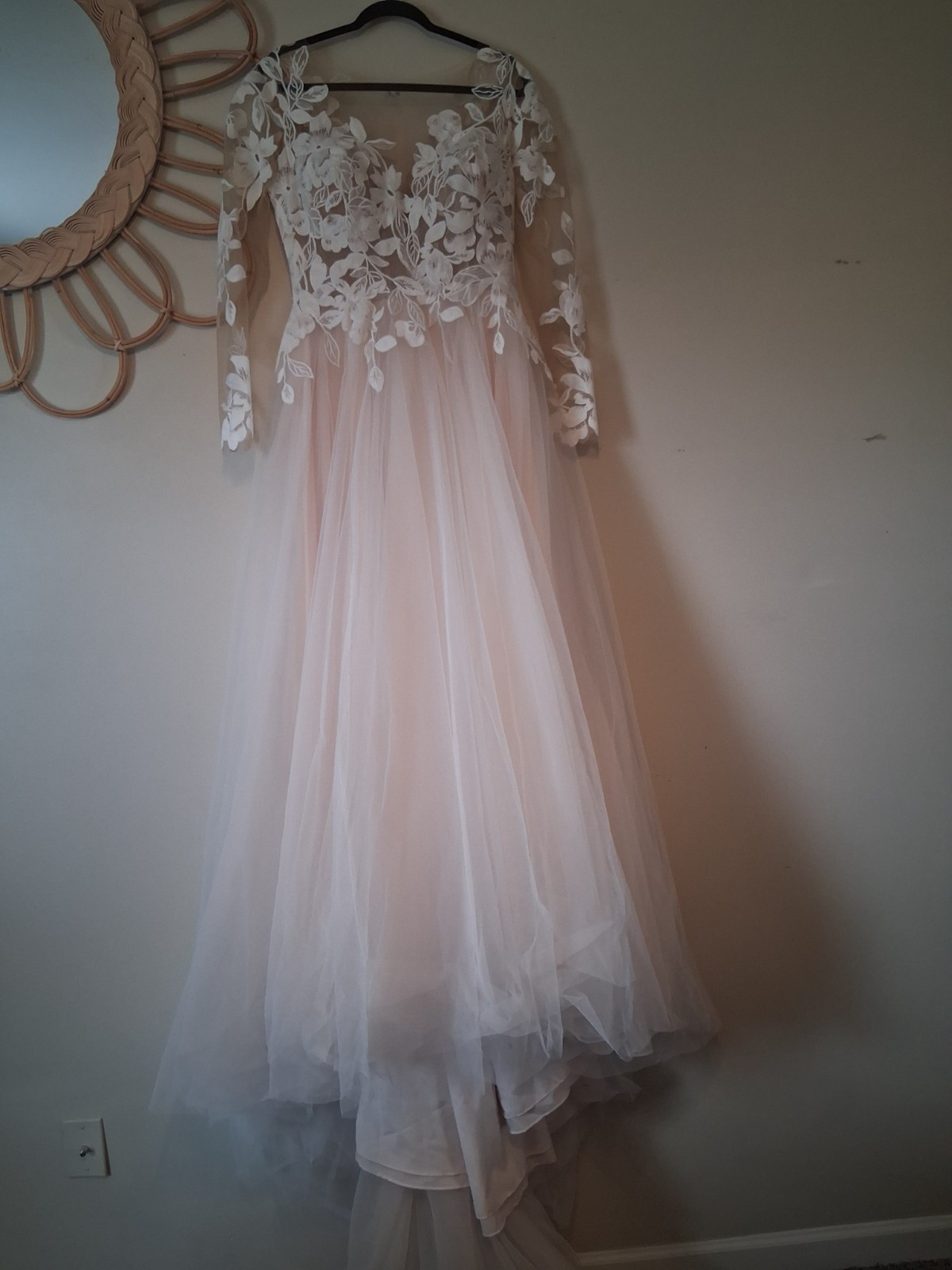 New with tag Vow’d Freesia Lace Champagne Wedding Dress Size 10