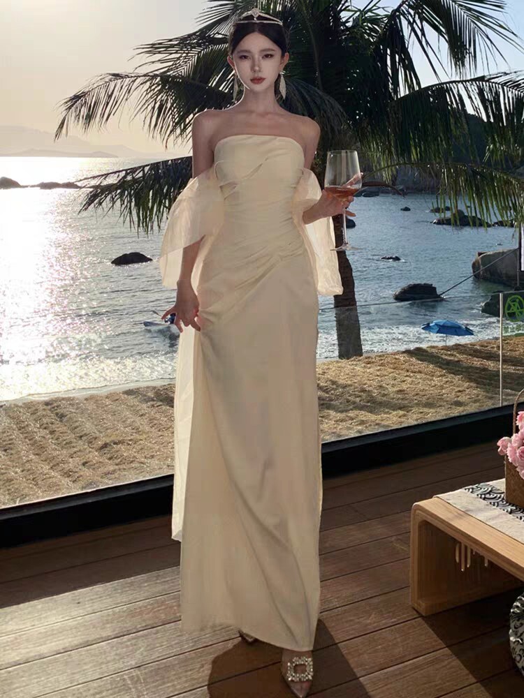 White French-Style Strapless Bridal Gown Train Wedding Dress & Bridal Crown