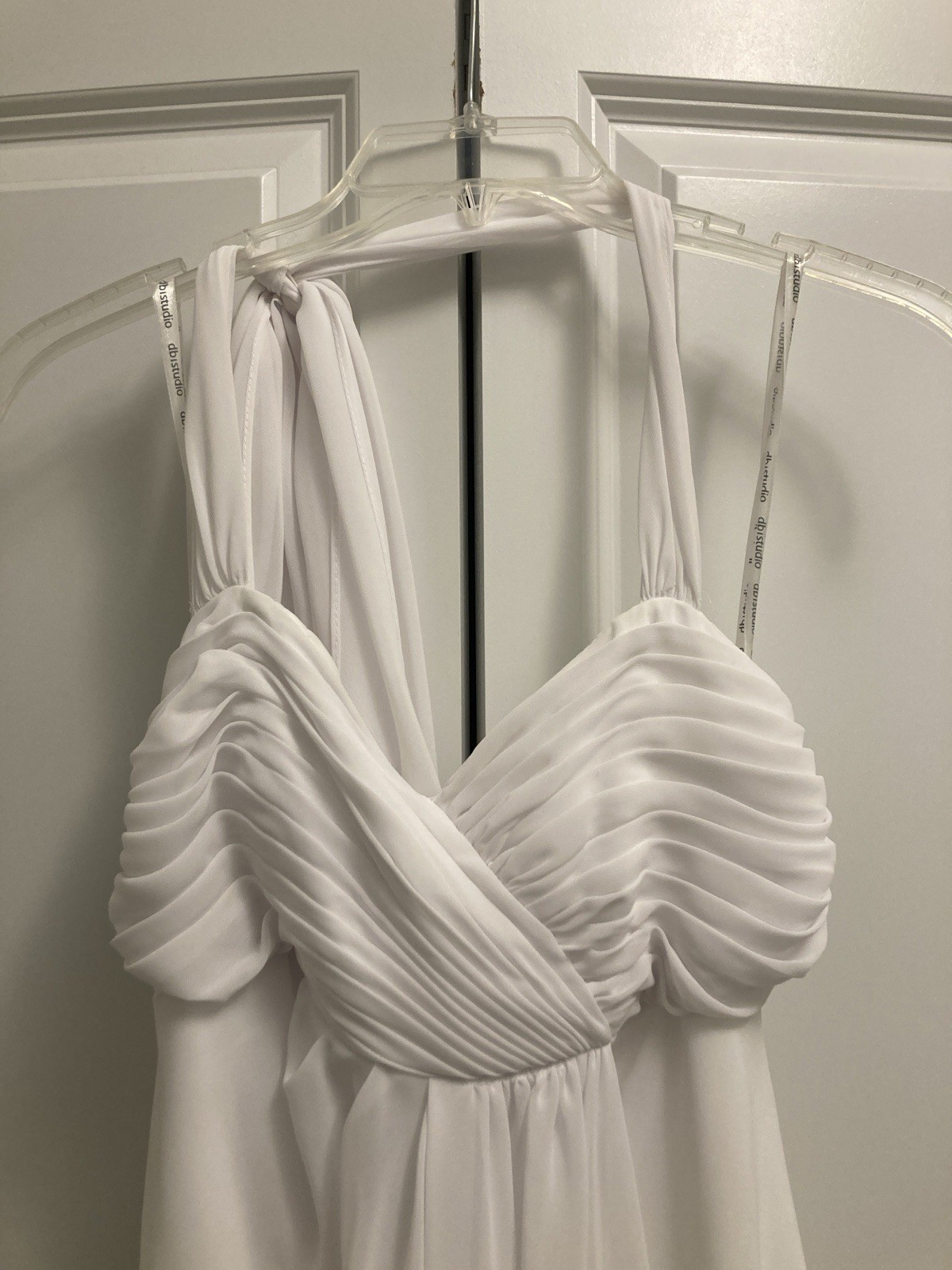 David’s Bridal Studio Halter Chiffon Wedding Dress Size 4 NWT