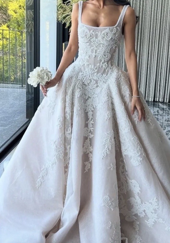 Sleeveless Lace Ball Gown Wedding Dress White Square Neck Floral Embroidery