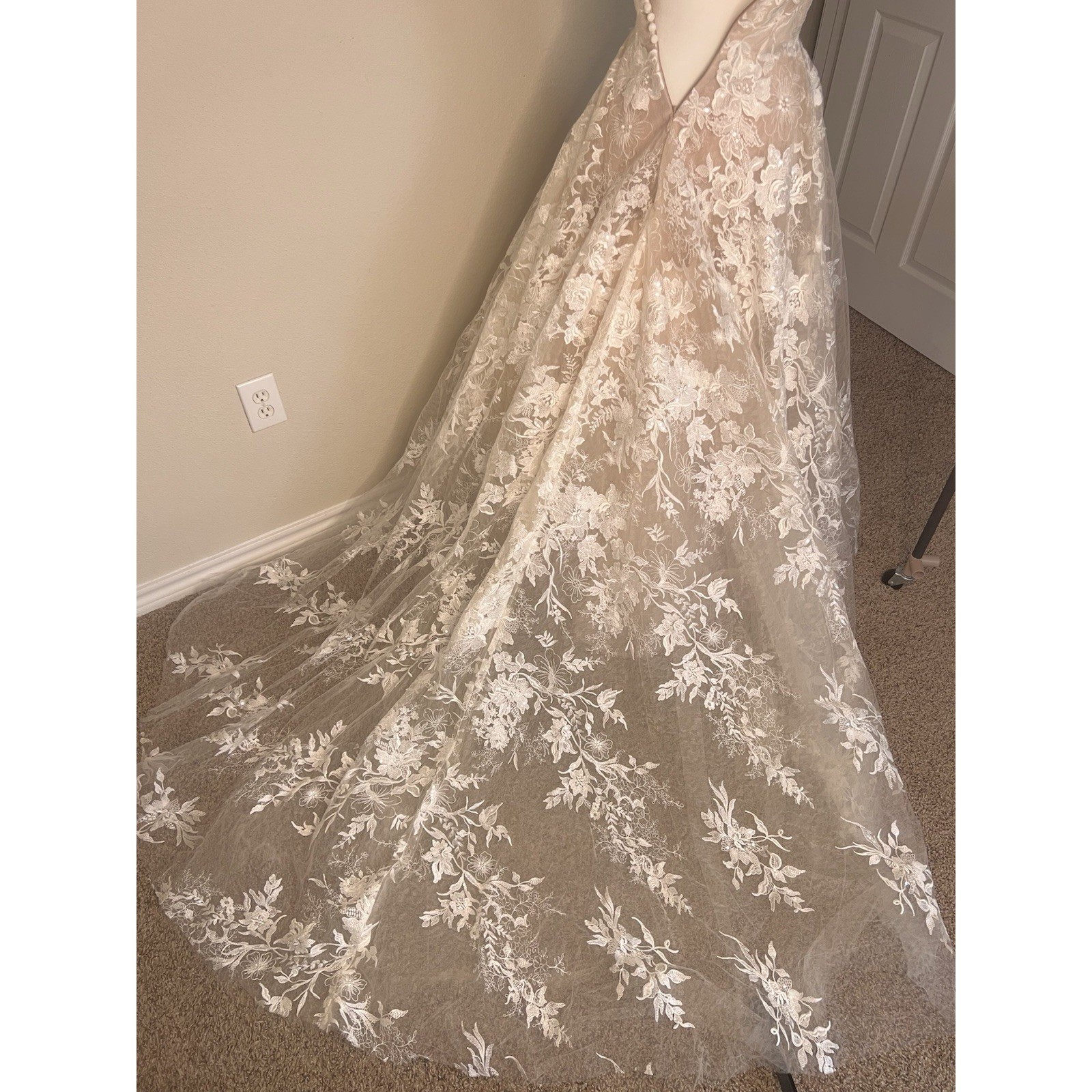 MONIQUE LHUILLIER WEDDING DRESS WITH VEIL FLORAL EXC CONDITIONLACE XXS CORSETTE