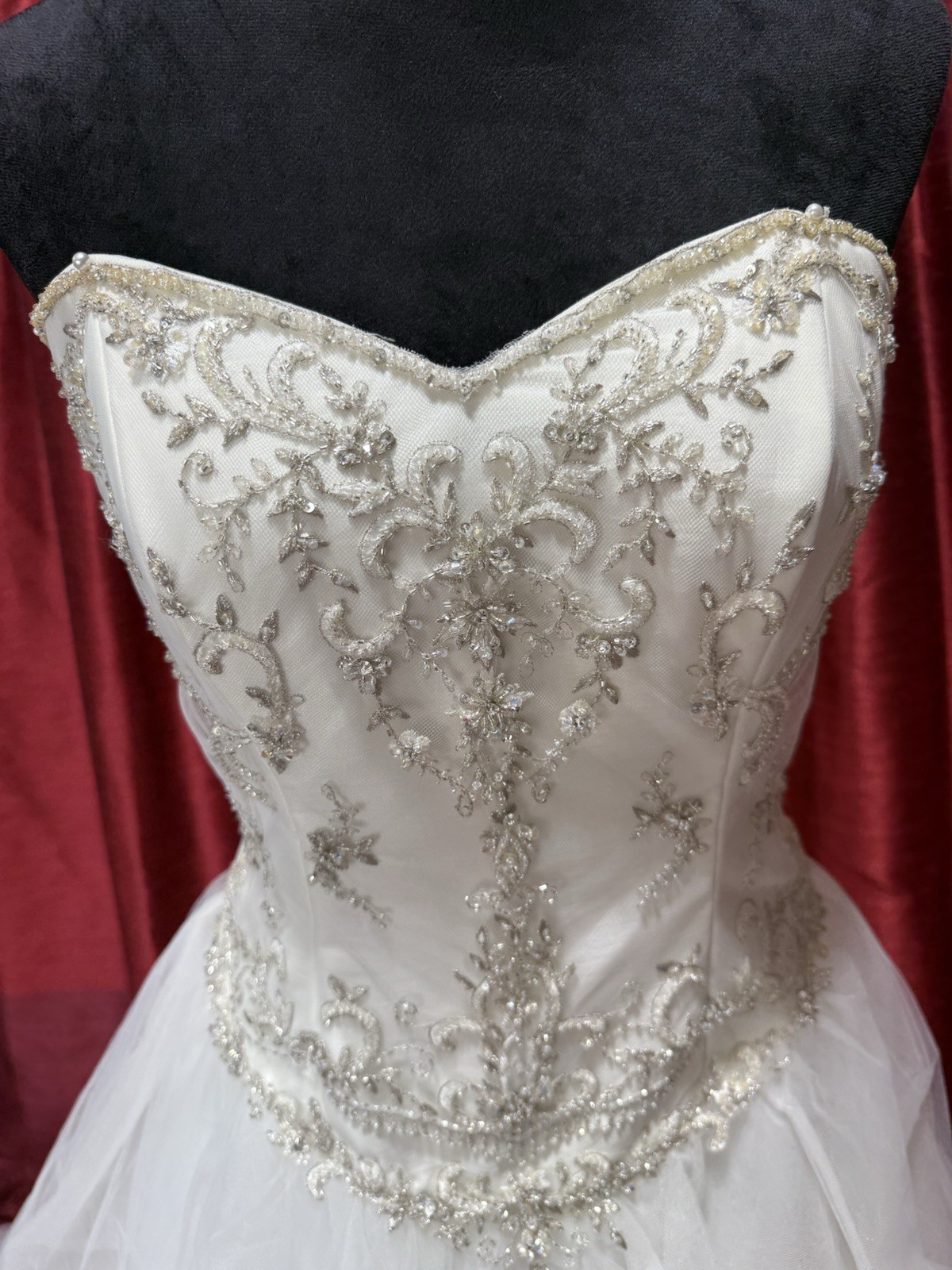 Alfred Angelo 2319C Wedding Ballgown Strapless Sweetheart Neckline Sz 8