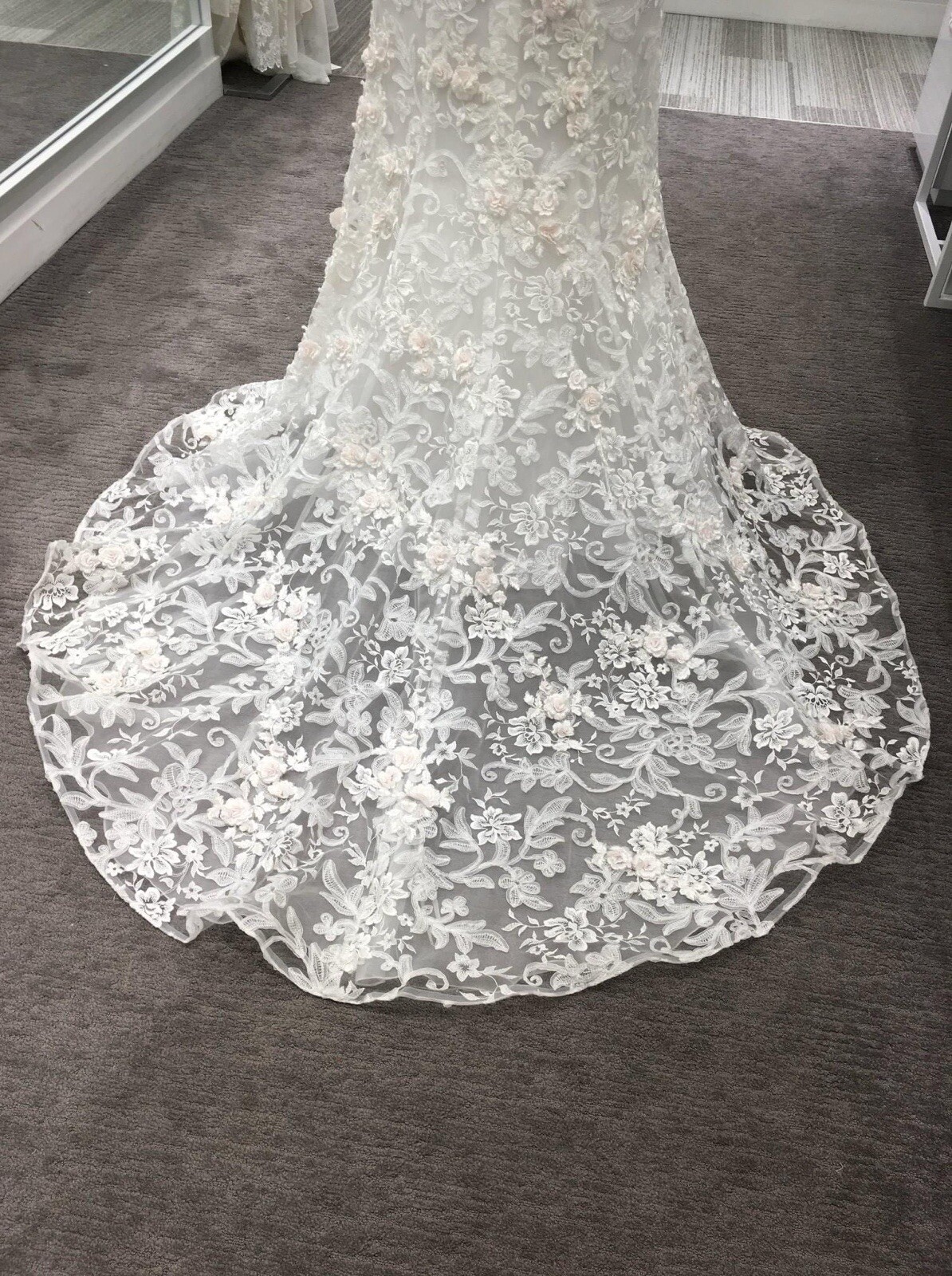 Gorgeous Oleg Cassini Soft White Lace 3D Pink Rose Dress Size 8 EUC