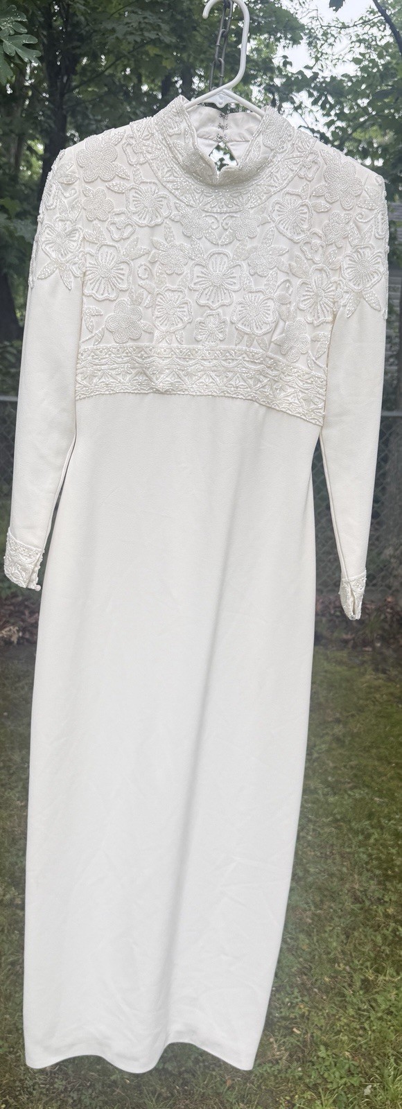 Vintage Y2K Jovani Mock Neck Long Sleeve Beaded Column Wedding Gown Size 4 Dress