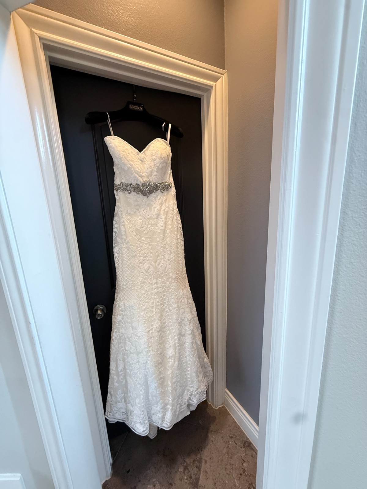 Selling: Stunning Authentic Ashley & Justin Bride Wedding Gown