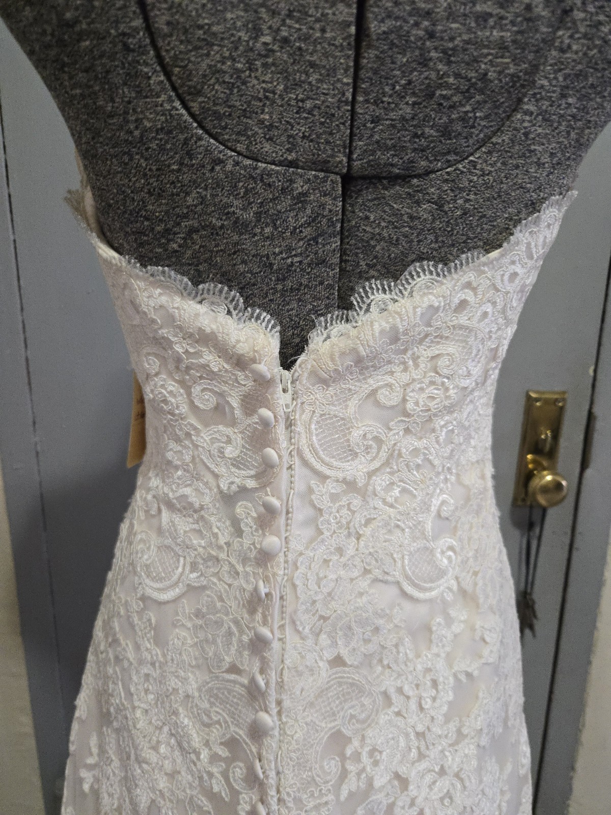 Allure Bridals 9409 Ivory Lace Sweetheart Neckline A-Line Wedding Dress Size 12