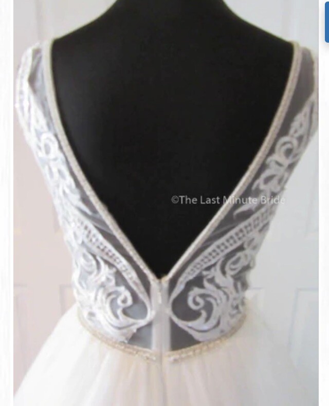 Pre-Loved ASHLEY & JUSTIN Bridal Gown Wedding Dress Size 12 White