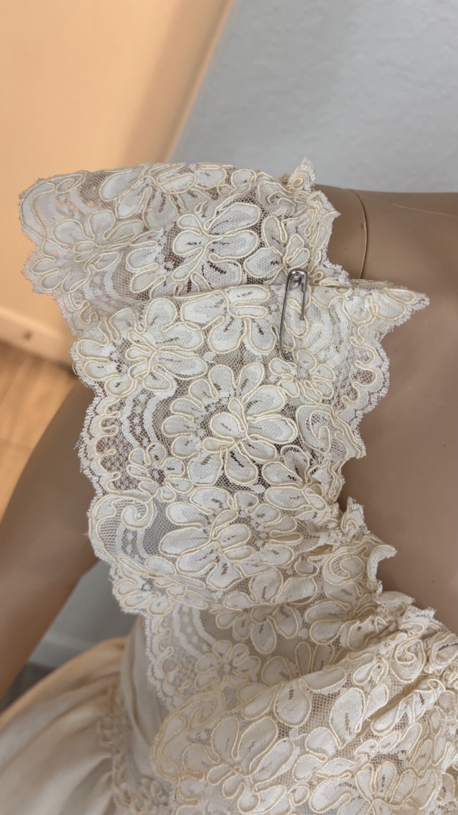 VTG 60s OffShoulder Ivory Wedding Gown Dress Lace Ruffle Romantic Fairytale XS/S