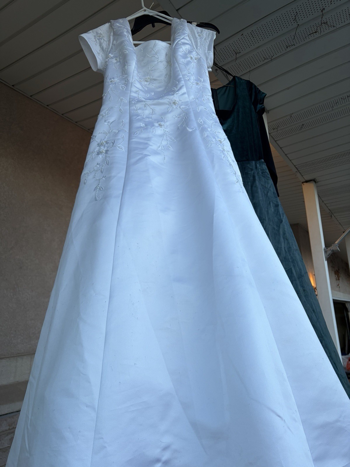 White Satin A-Line Wedding Dress square Neck Cap Sleeves Beaded Embroidery Sz 12