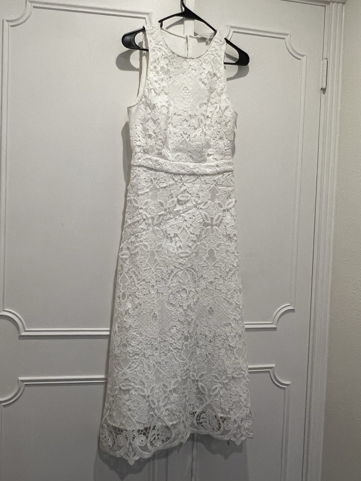 White Lace Sleeveless High Neck A-Line Full-Length Wedding Dress size 4