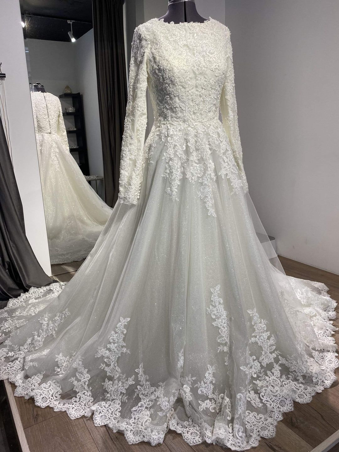 Luxury Muslim Wedding Dresses Lace Appliques A Line Long Sleeves Bridal Gowns