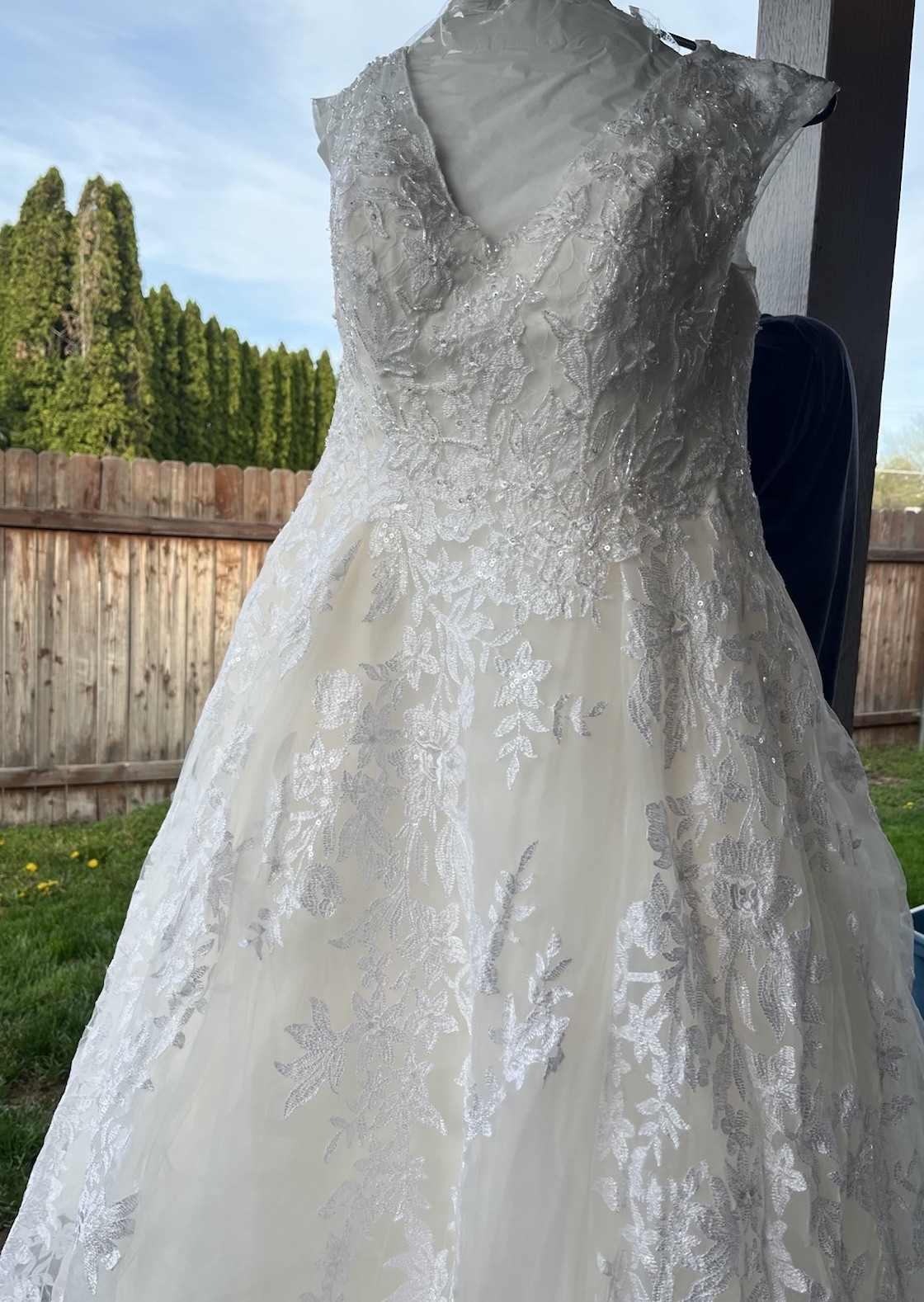 Oleg Cassini Wedding Dress Ivory Cream Gorgeous size 16 Only Worn Once 8CWG748
