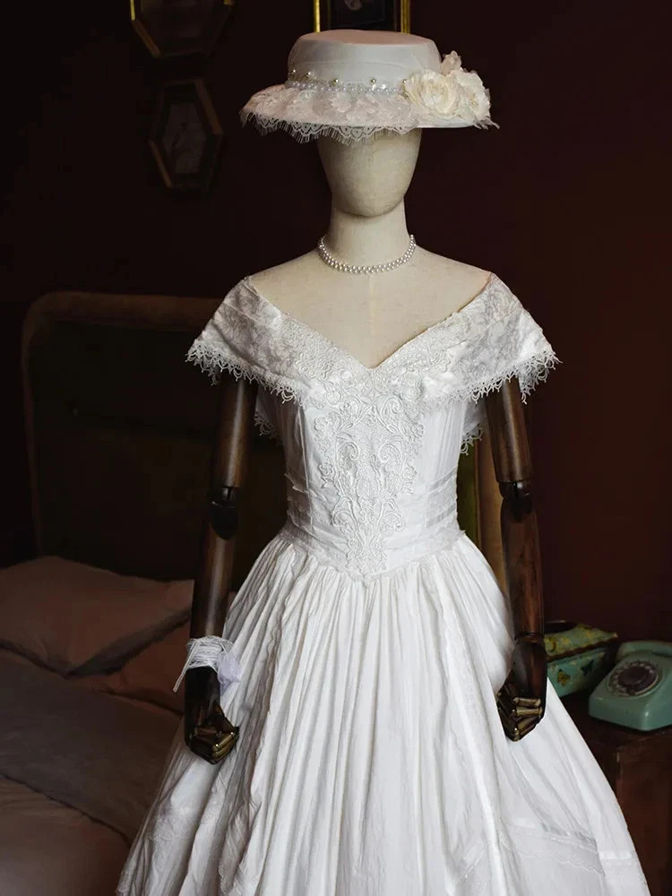 Vintage Wedding Dresses Off the Shoulder Lace Applique Victorian Bridal Gowns
