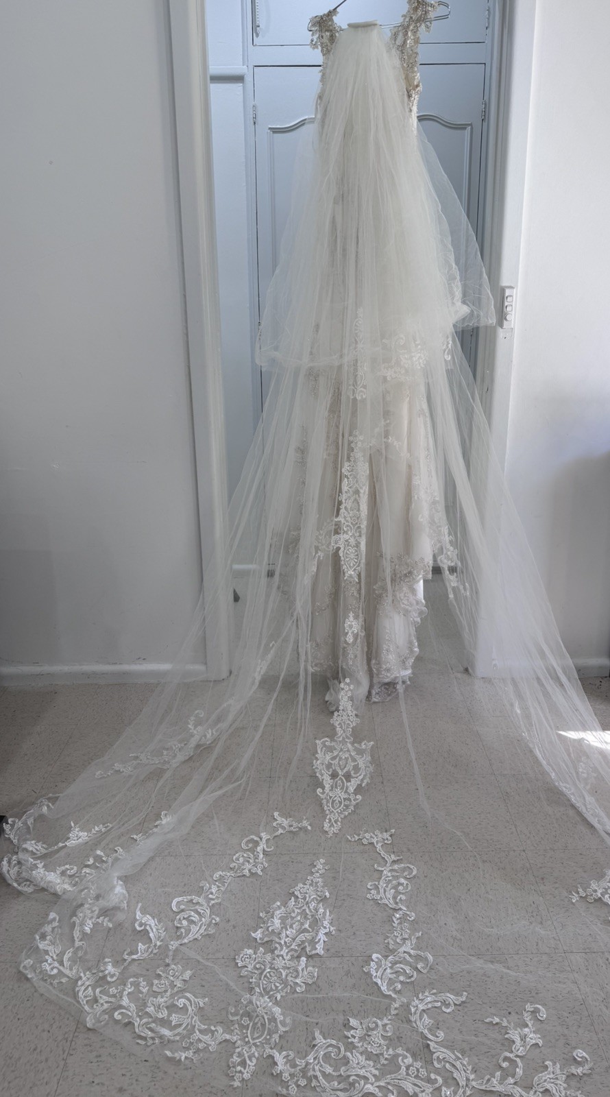 Women’s Size 6 US 0 Wedding Dress Custom Made With hoop skirt & Veil