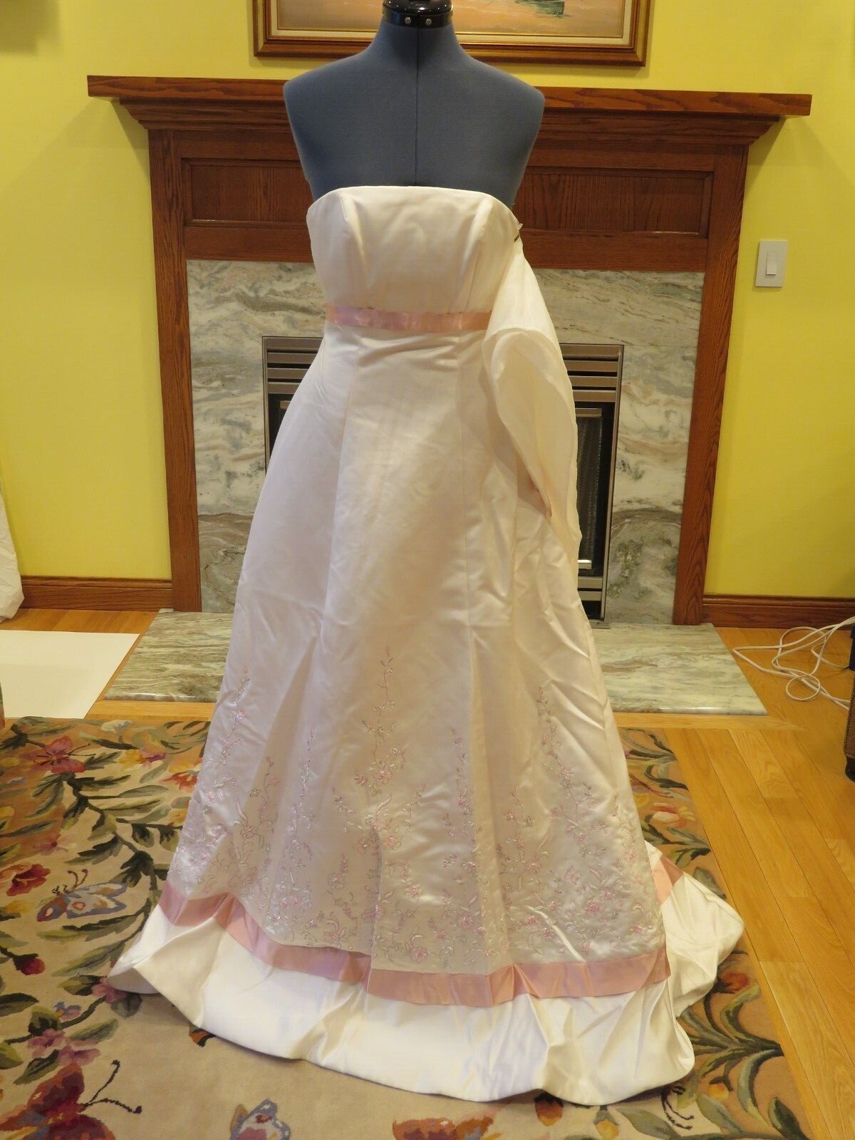 NEW Mori Lee IVORY & PINK !!!! Vintage Wedding Dress FLOWERS PRINCESS Gown Train