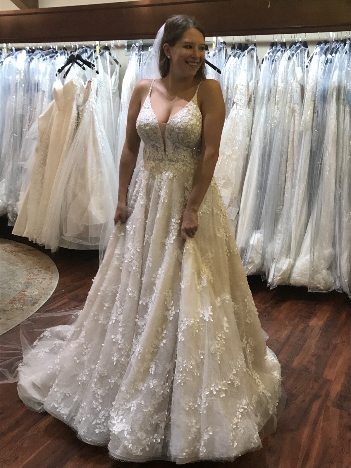 New Unaltered Ivory Martina Liana Wedding Dress Ball Gown Size 10 3D Floral 1325