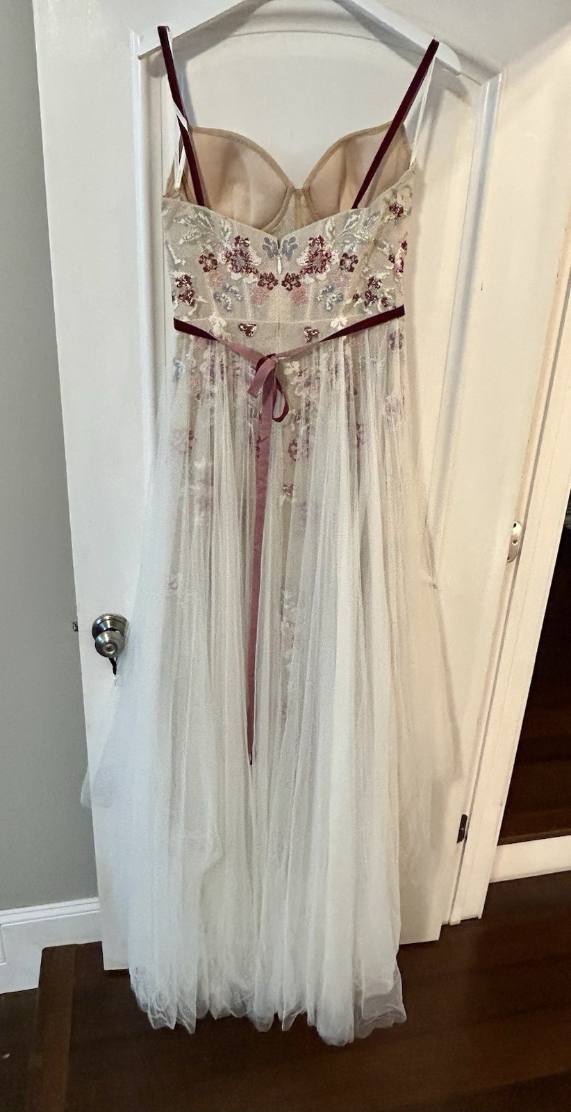 Watters Ivory Embroidered Tulle A-Line Wedding Dress Sweetheart Train Sz 10