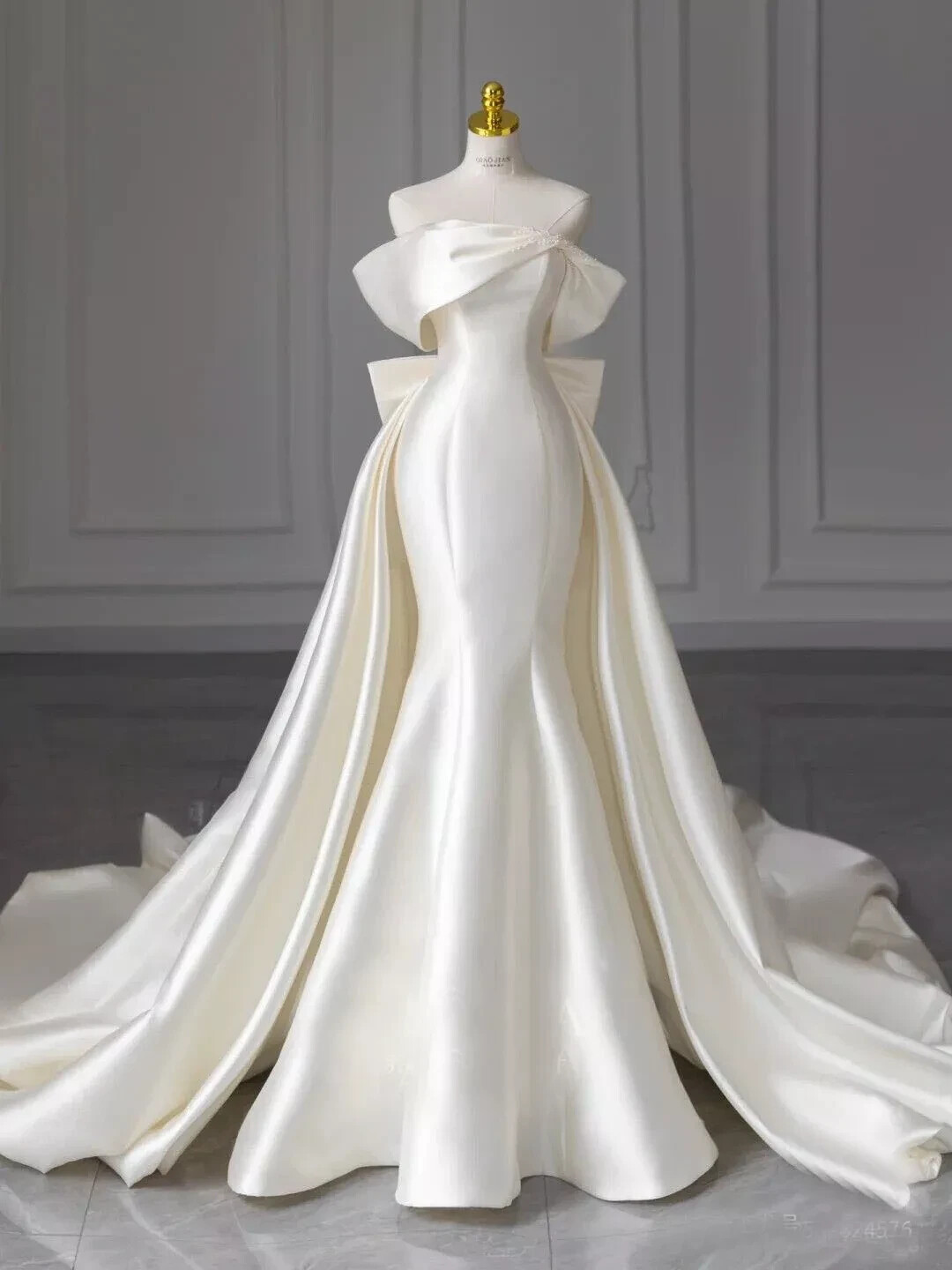 Elegant White Ivory Wedding Dresses with Detachable Train Mermaid Bridal Gowns