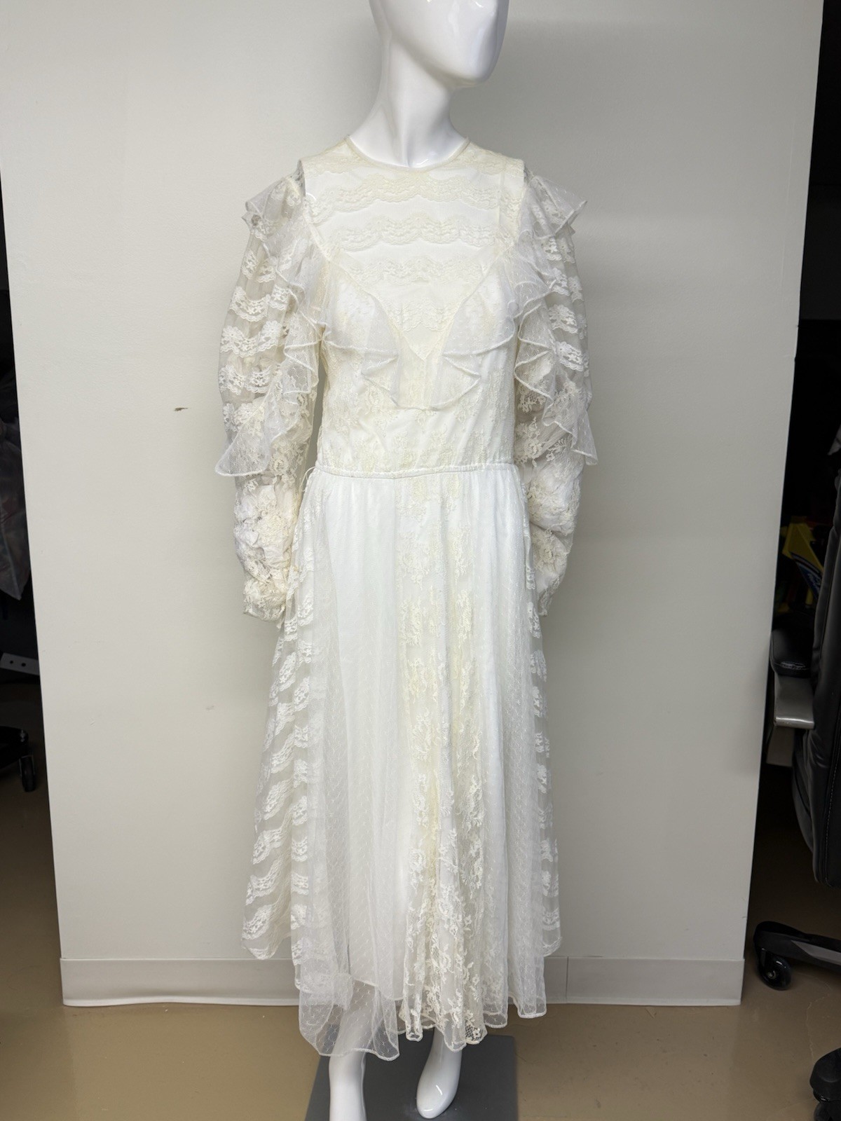 Vintage Wedding Dress Off White Lace Tier Puff Ruffled Sleeve No Tags?
