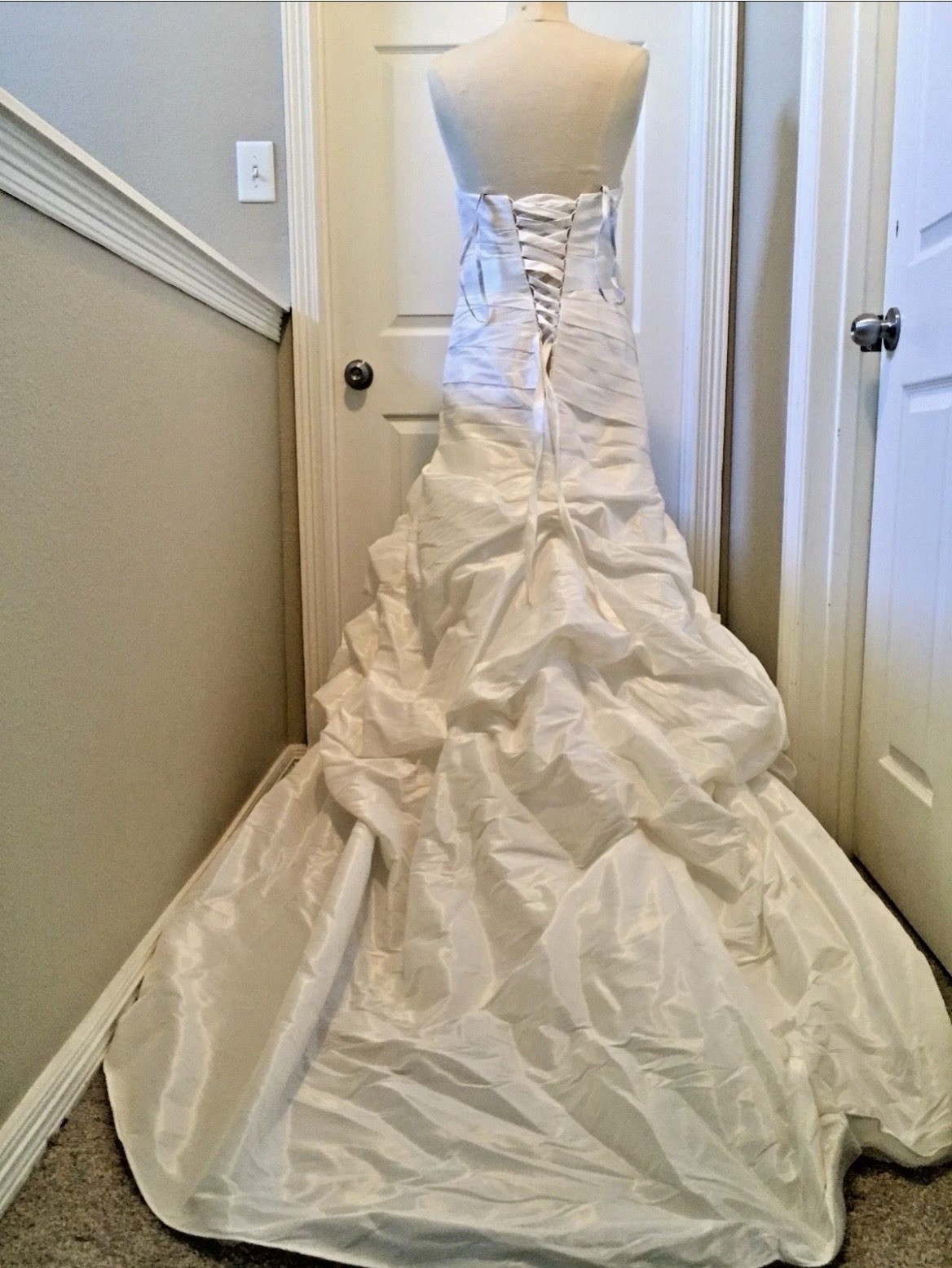 Kitty Chen Couture Wedding Dress Size 4 Mermaid Corset Back Rosette Skirt