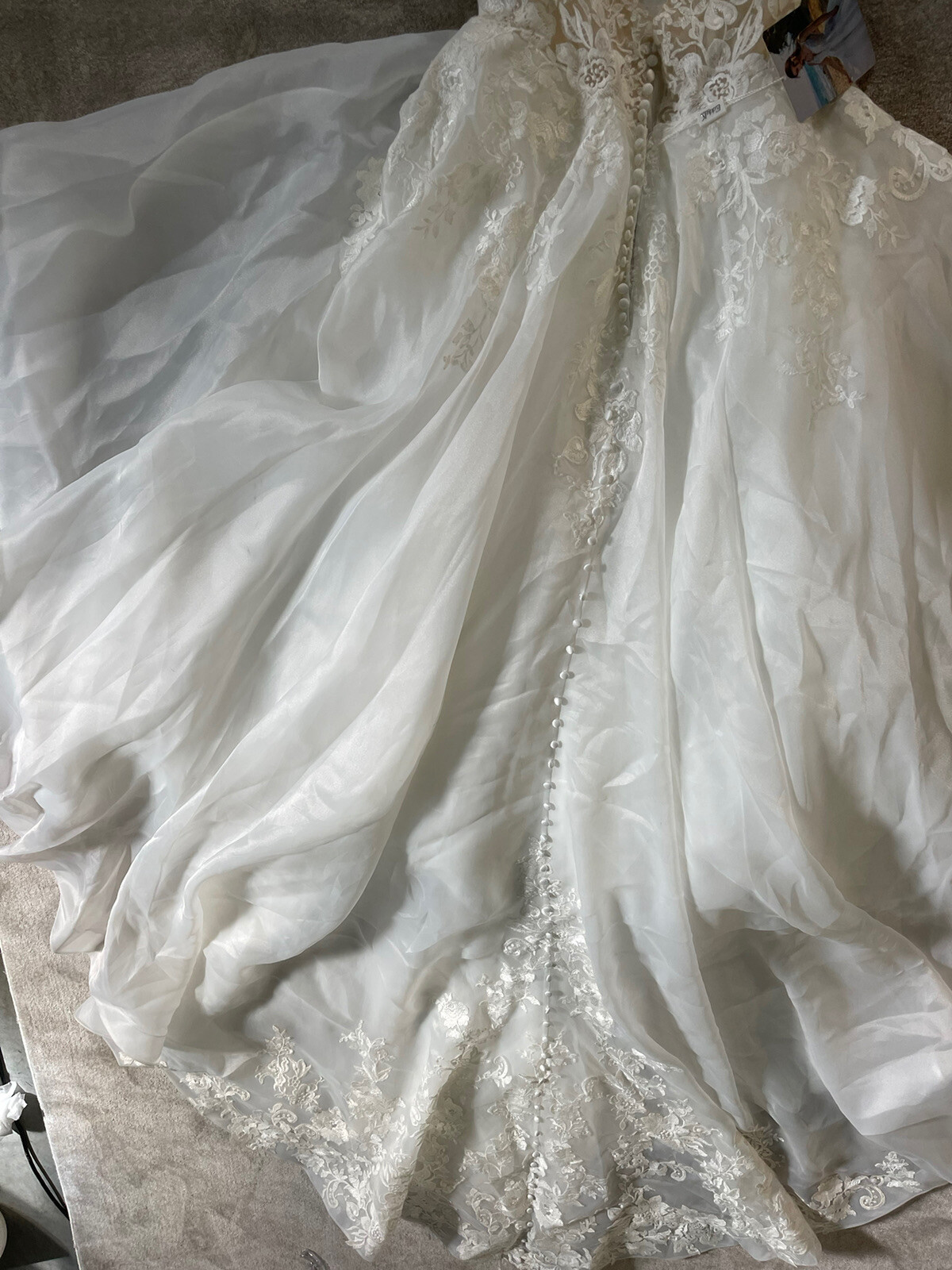 Dream Wedding Dress Ivana | DR2256 Lace, Organza, buttons along train, pockets