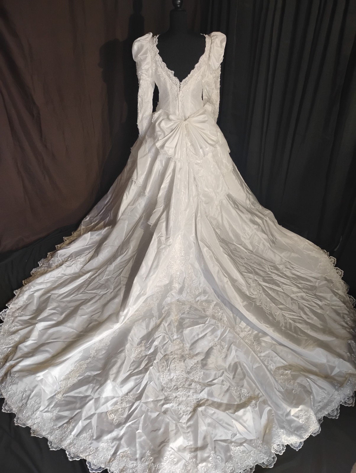 Jasmine White Taffeta Wedding Gown Sz M Puff Sleeve Train Elegant Back