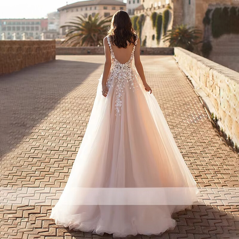 Boho A-Line Wedding Dresses V-Neck Sleeveless Lace Appliques Beach Bridal Gowns